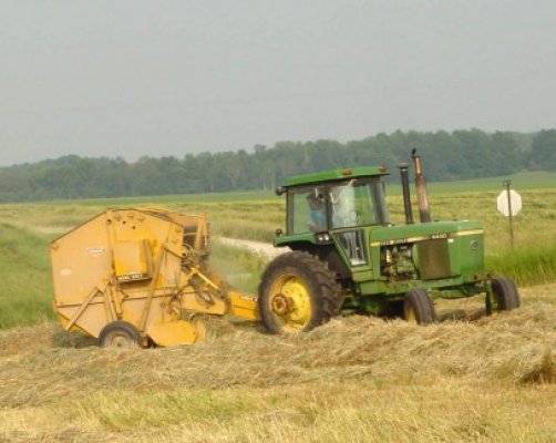 Bărbatul din Oltina, prins cu tractorul neînmatriculat, poate circula cu dovadă